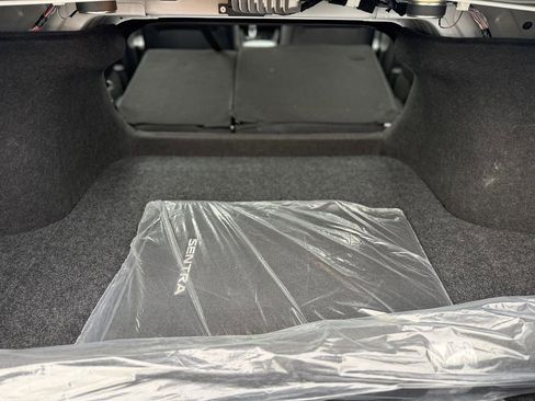 Used 2024 Nissan Sentra SR w/ SR Premium Package image 18