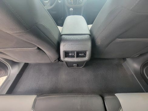 Used 2018 Chevrolet Equinox LS image 26