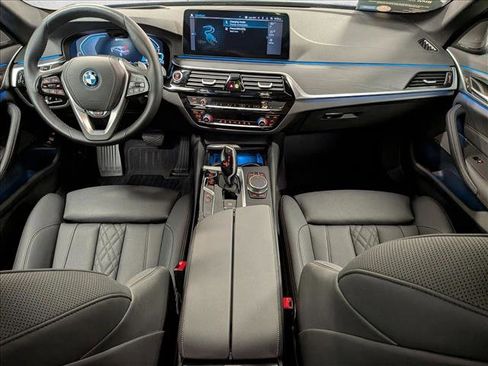 Certified 2023 BMW 530e w/ Premium Package RWD image 19