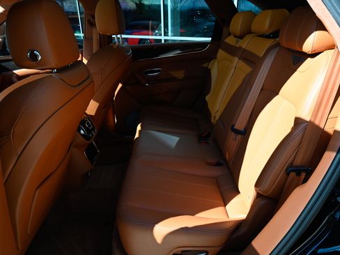Used 2019 Bentley Bentayga AWD/4WD image 35