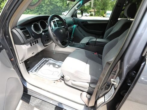 Used 2005 Toyota 4Runner SR5 AWD/4WD image 16