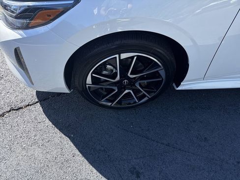 New 2025 Nissan Sentra SR w/ SR Premium Package FWD image 20