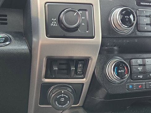 Used 2020 Ford F250 Platinum w/ FX4 Off-Road Package image 32