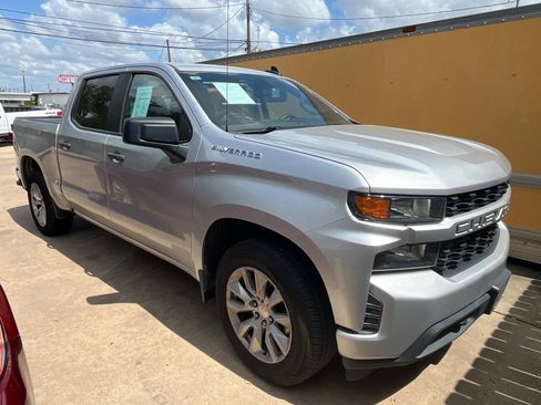 Used 2020 Chevrolet Silverado 1500 Custom w/ Custom Value Package image 1