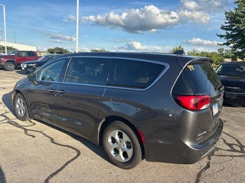 Used 2018 Chrysler Pacifica Touring Plus FWD image 5