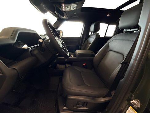 New 2026 Land Rover Defender 110 X-Dynamic SE image 10