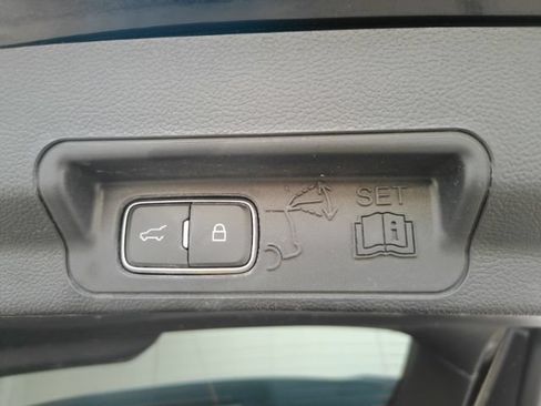 Used 2023 Ford Explorer XLT RWD image 25