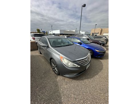 Used 2011 Hyundai Sonata SE w/ Navigation & Sunroof Pkg 4 FWD image 5