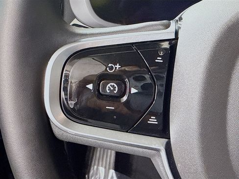 Used 2025 Volvo XC60 B5 Plus image 14