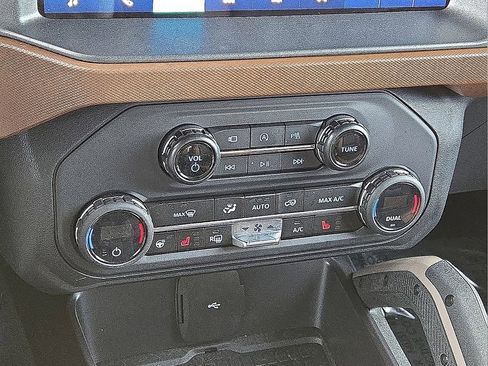 Used 2024 Ford Bronco Outer Banks image 28