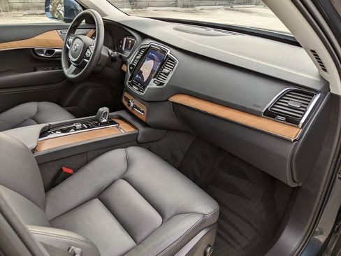 Certified 2024 Volvo XC90 T8 Plus w/ Protection Package Premier image 21