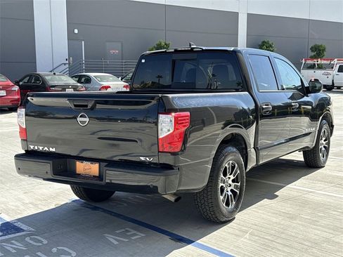 Used 2023 Nissan Titan SV image 3