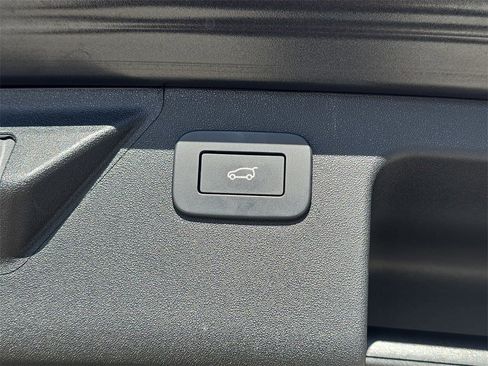 Certified 2025 Land Rover Discovery Sport Dynamic SE image 13