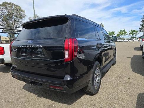 Used 2025 Ford Expedition Active image 4