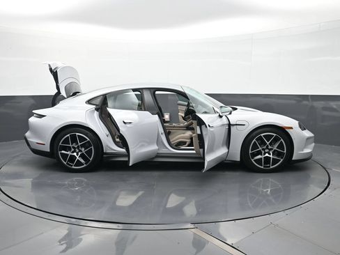 Used 2025 Porsche Taycan RWD image 35