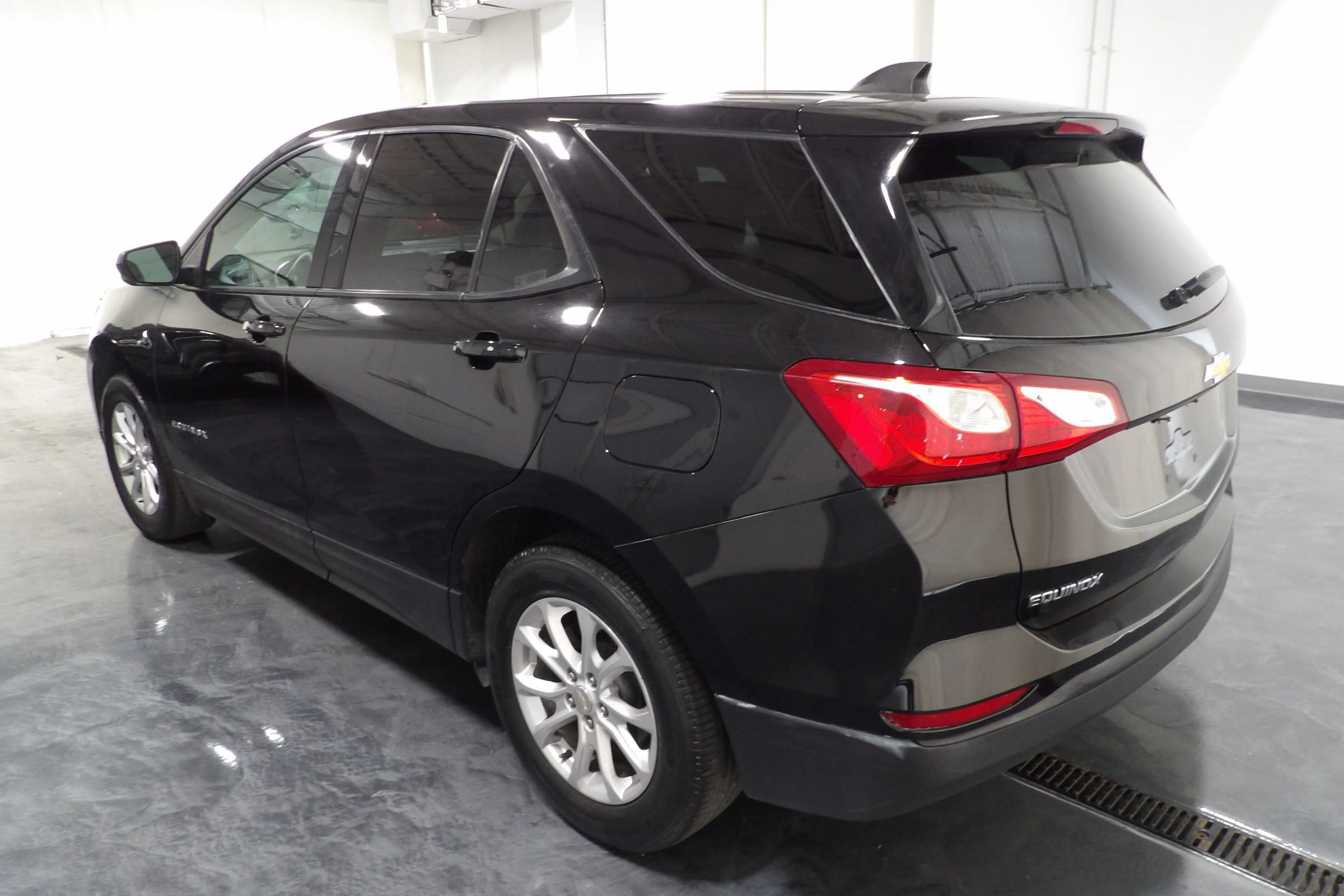 Used 2019 Chevrolet Equinox LS w/ LS Convenience Package FWD image 6