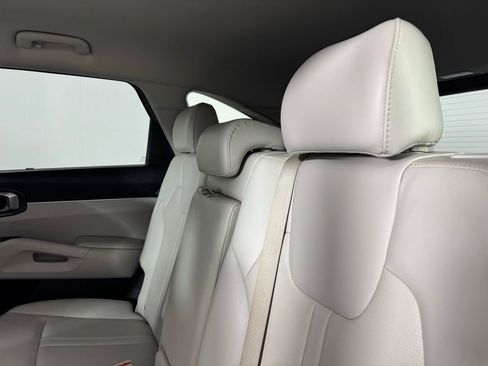 Used 2025 Kia Sorento S image 25