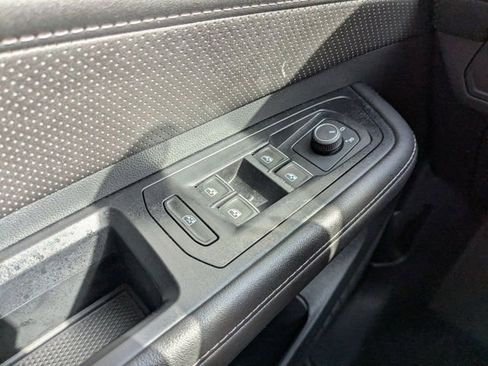 Used 2025 Volkswagen Atlas SE FWD image 13