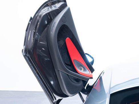 Used 2019 McLaren 570S Coupe RWD image 6
