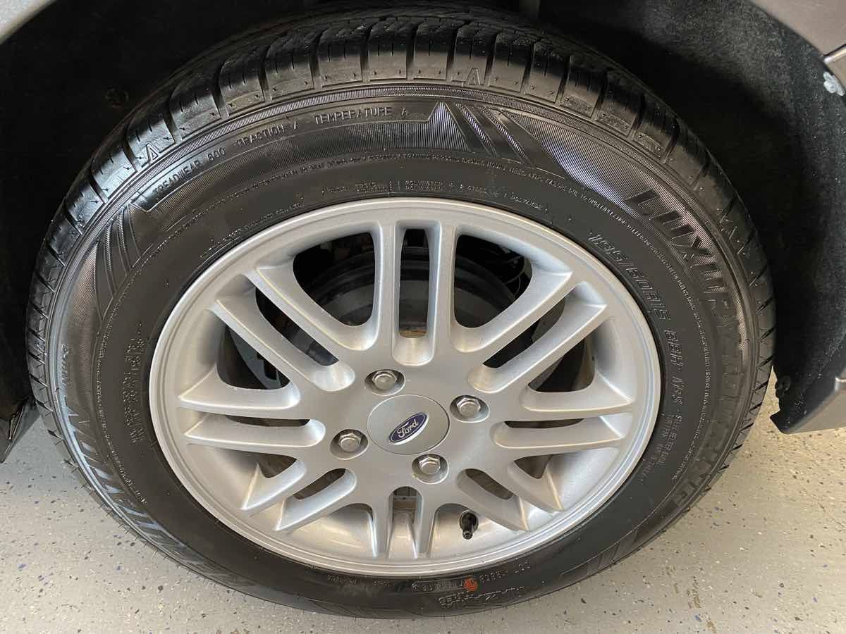 Used 2009 Ford Focus SE FWD image 22