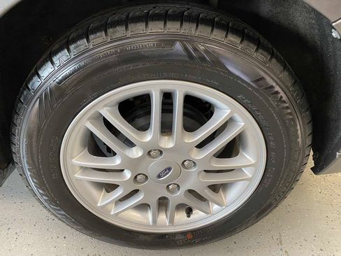 Used 2009 Ford Focus SE FWD image 22