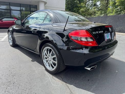 Used 2010 Mercedes-Benz SLK 300 image 6