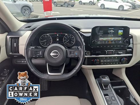 Used 2024 Nissan Pathfinder SL w/ Black Appearance Package AWD/4WD image 13