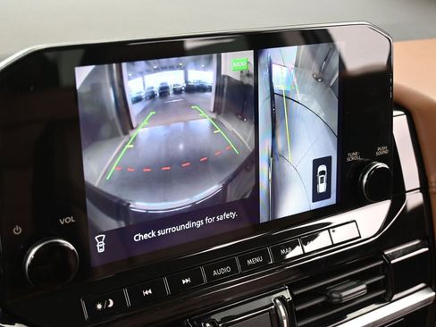 Used 2023 Nissan Pathfinder Platinum image 28