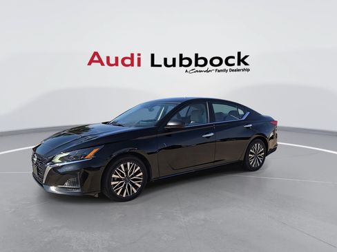 Used 2025 Nissan Altima 2.5 SV FWD image 5