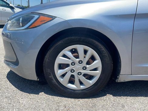 Used 2017 Hyundai Elantra SE FWD image 22