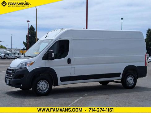 Used 2026 RAM ProMaster 2500 w/ Convenience Group FWD image 3