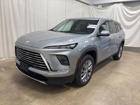 Used 2025 Buick Enclave Preferred image 8