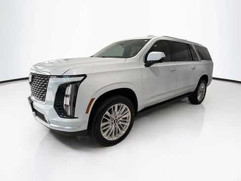 Certified 2026 Cadillac Escalade ESV Luxury AWD/4WD image 3
