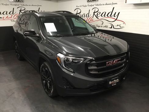 Used 2021 GMC Terrain SLE w/ Driver Convenience Package image 2