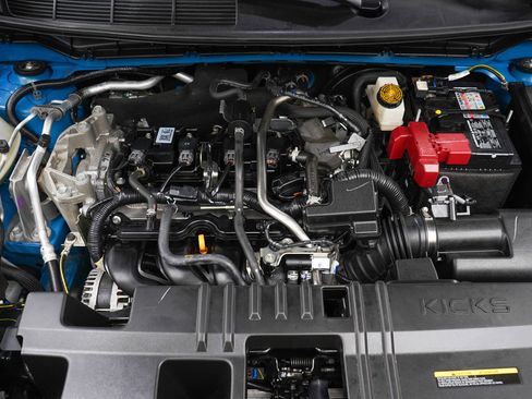 Used 2025 Nissan Kicks SR image 28