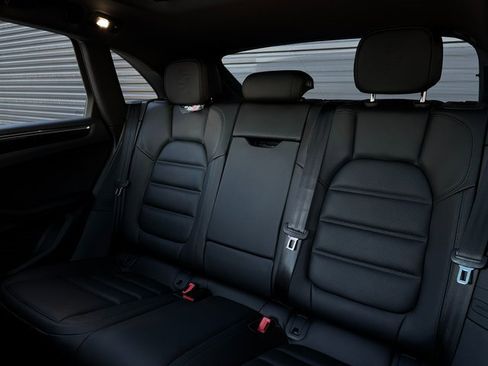 Certified 2026 Porsche Macan image 24