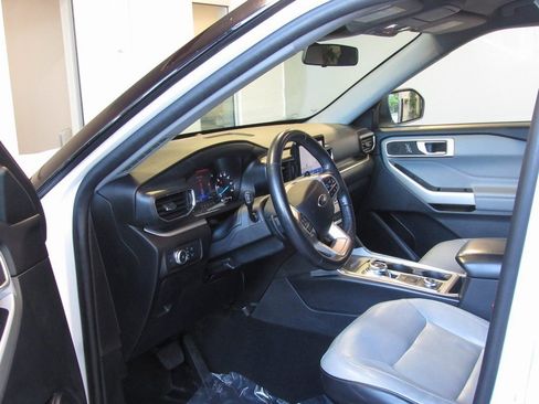 Used 2021 Ford Explorer XLT w/ Equipment Group 202A image 10