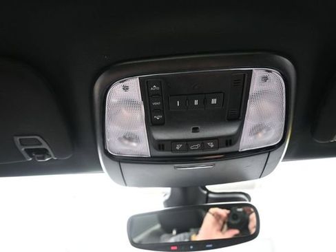 Used 2025 Dodge Durango GT AWD/4WD image 12