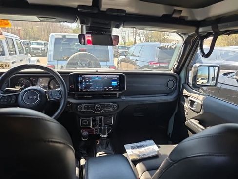 Used 2024 Jeep Wrangler Unlimited Rubicon 4xe image 4