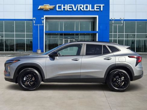 New 2026 Chevrolet Trax LT w/ Driver Confidence Package FWD image 3