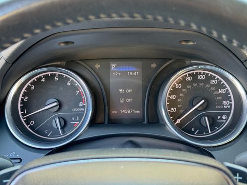 Used 2020 Toyota Camry SE FWD image 17