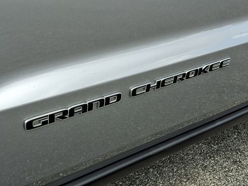 Used 2020 Jeep Grand Cherokee Limited image 30