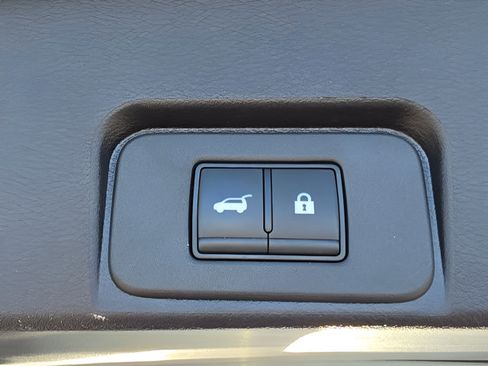 Certified 2025 Nissan Rogue SV FWD image 13