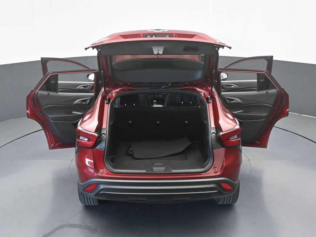 Used 2025 Chevrolet Trax RS w/ Sunroof Package FWD image 66