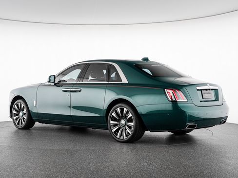 Certified 2025 Rolls-Royce Ghost AWD/4WD image 2