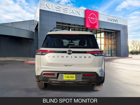 New 2025 Nissan Pathfinder SV image 9