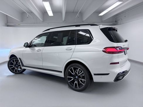 Used 2022 BMW X7 xDrive40i w/ M Sport Package AWD/4WD image 7