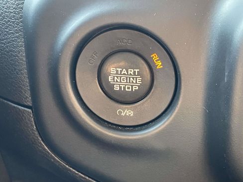 Used 2020 Jeep Wrangler Sport image 8