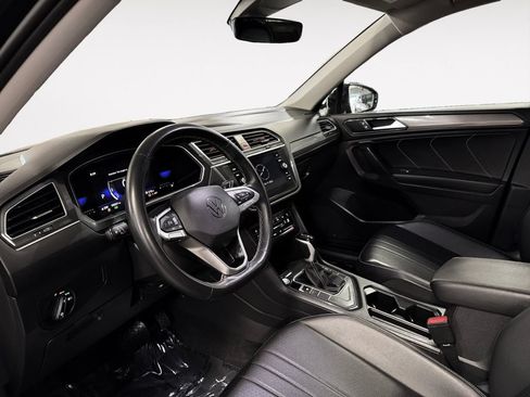 Used 2024 Volkswagen Tiguan SE FWD image 10