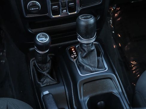 Used 2020 Jeep Wrangler Unlimited Sport image 21